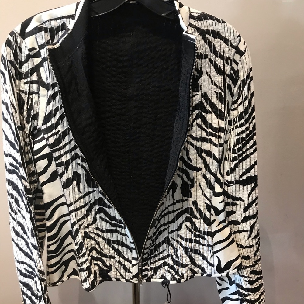 In Transit 100% leather pleated zebra print jacket - Picture 2 of 3